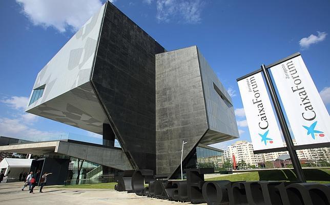 El peculiar edificio de CaixaForum en Zaragoza