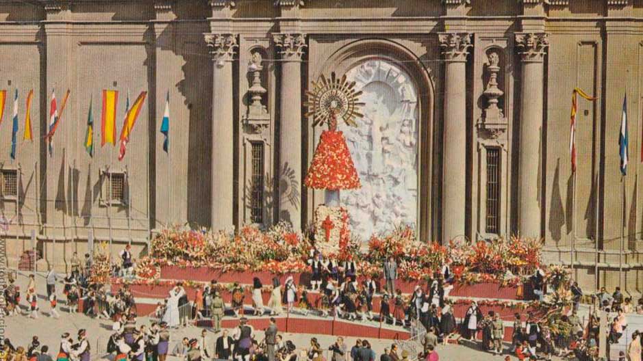 Ofrenda del Pilar en los años 70 en Zaragoza