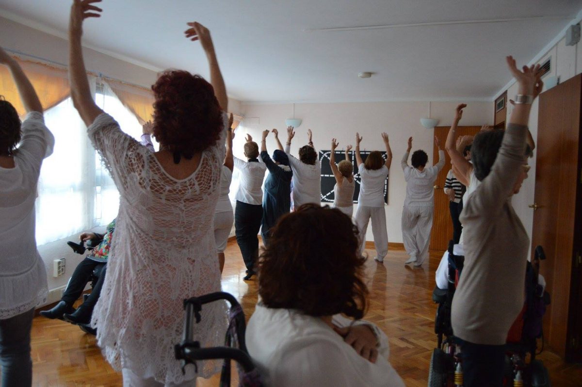 Clase de Yoga impartida en el Centro Yogavital en Zaragoza
