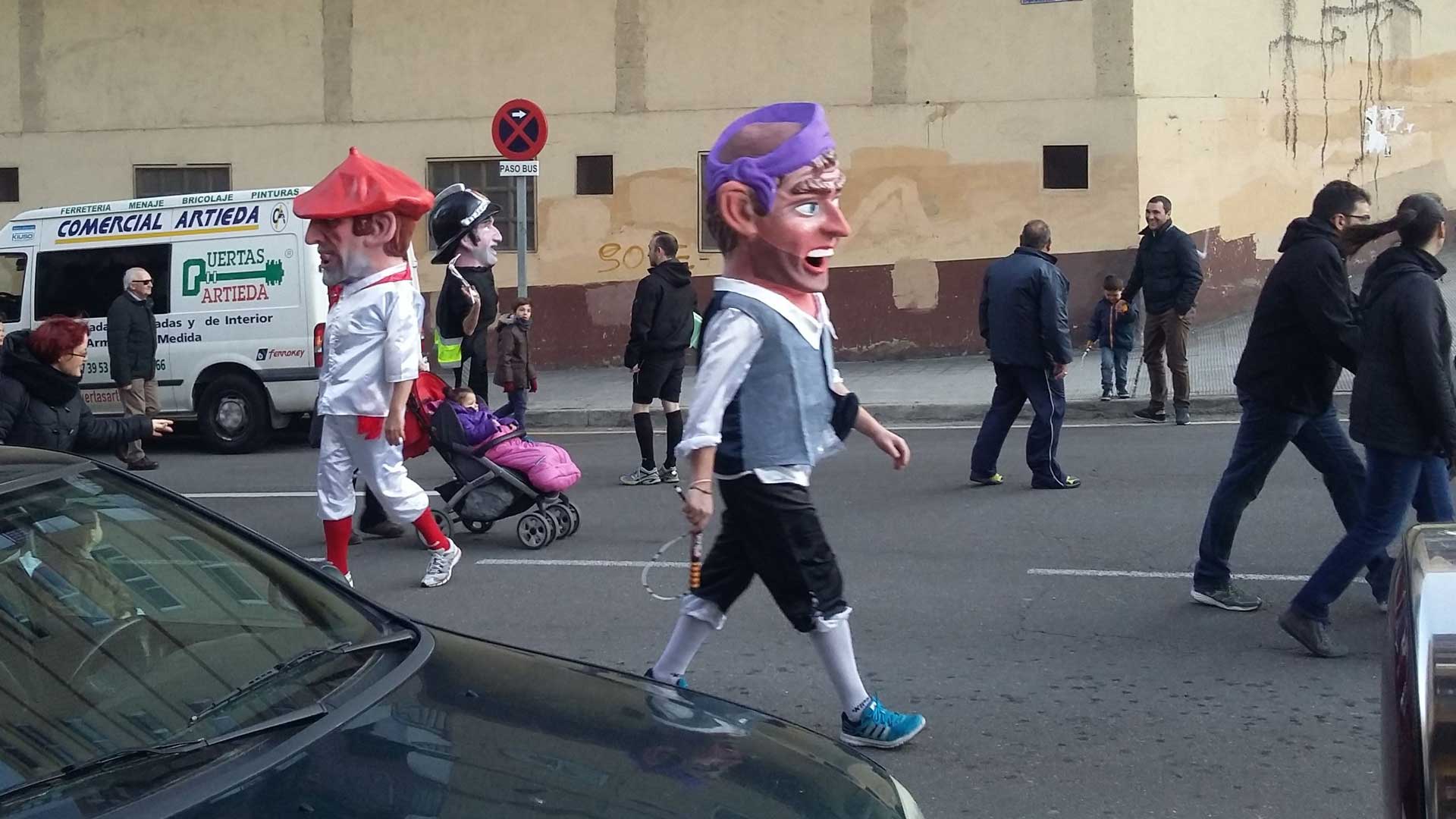 Cabezudos en la Semana Cultural de San José en Zaragoza