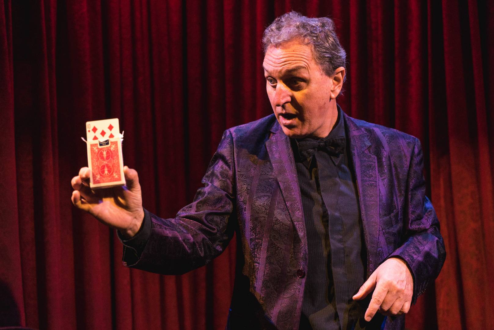 El ilusionista argentino Alan trae al Sótano Mágico sus mejores magias. -